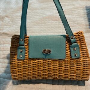 The cutest handbag!🩵